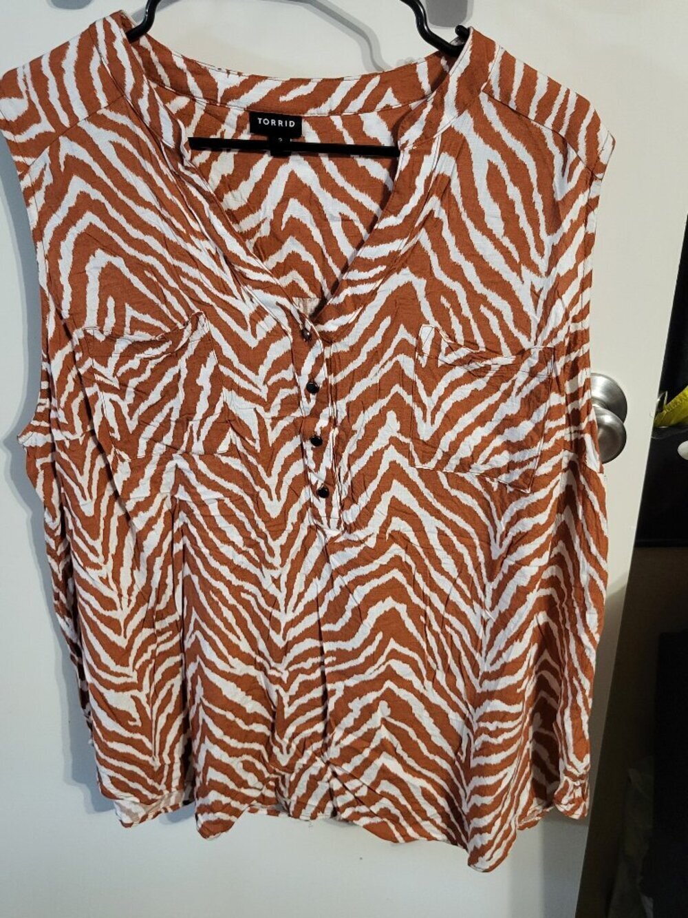 NWOT TORRID SLEEVELESS BLOUSE SZ 3X